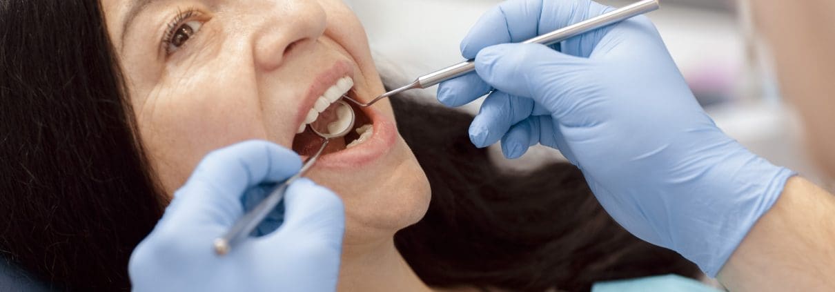 woman-at-dentist