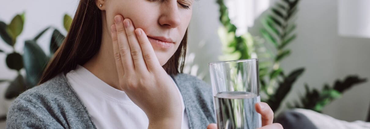 Tooth sensitivity: causes and solutions for sensitive teeth